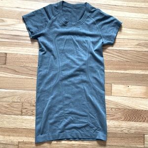 Lululemon Swiftly tech short sleeve size 4 green!